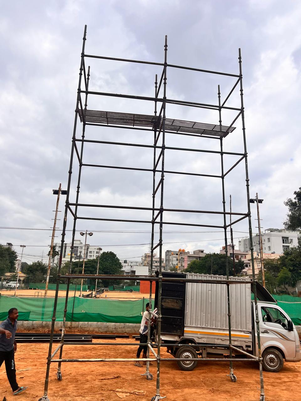 Scaffolding-Ladder-for-rent